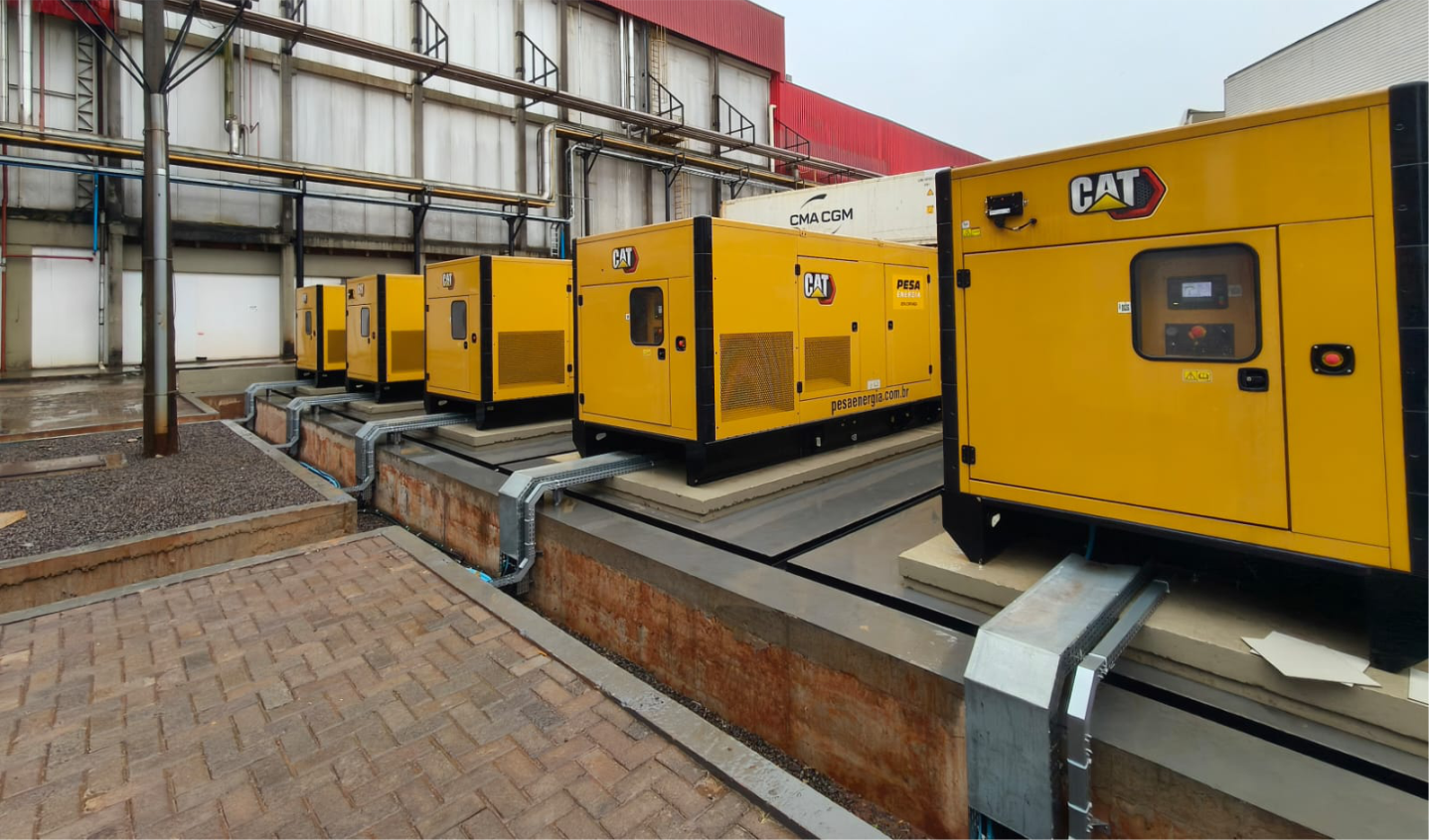 Geradores instalados em ambiente industrial